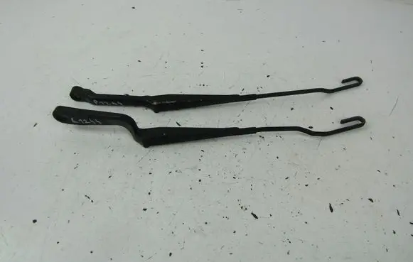 Volkswagen Polo III 6N 6N2 6NF Front wiper blade arm 