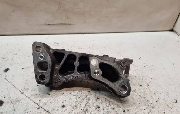 Peugeot 407 Engine mounting bracket 9645382880