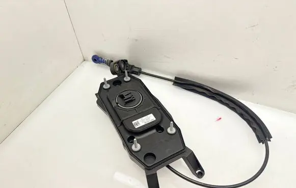 Volkswagen Golf VIII Gear shift cable linkage 5QS713033R