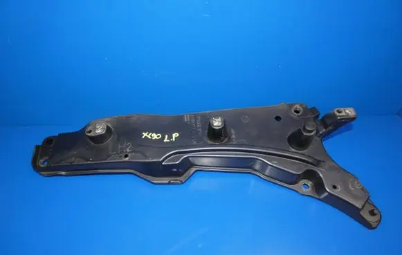 Volvo XC90 Fender mounting bracket 31391777 AD7012