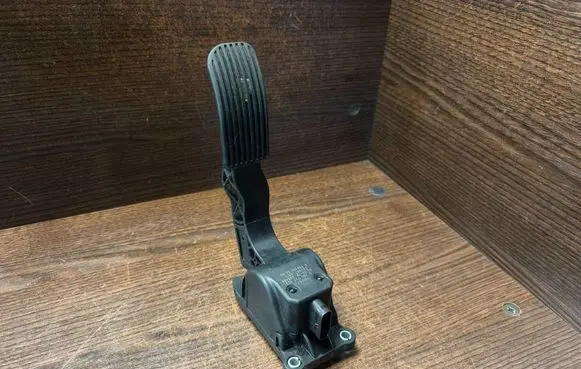 Mercedes-Benz Vito Viano W639 Accelerator throttle pedal 0280755023 9063000404
