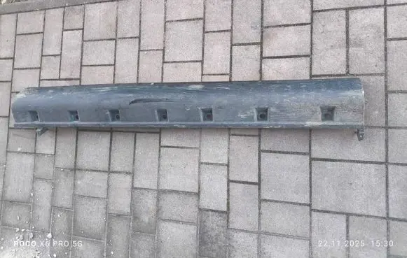 Suzuki SX4 Side skirt front trim 