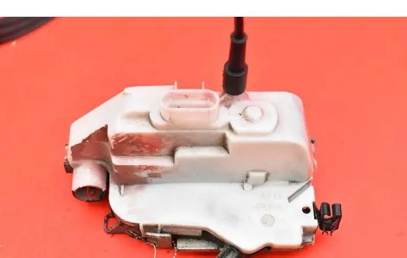 Peugeot 307 Front door lock 
