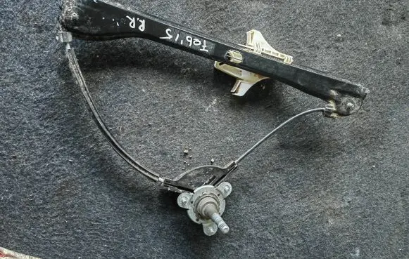 Skoda Fabia Mk3 (NJ) Rear door manual window regulator 