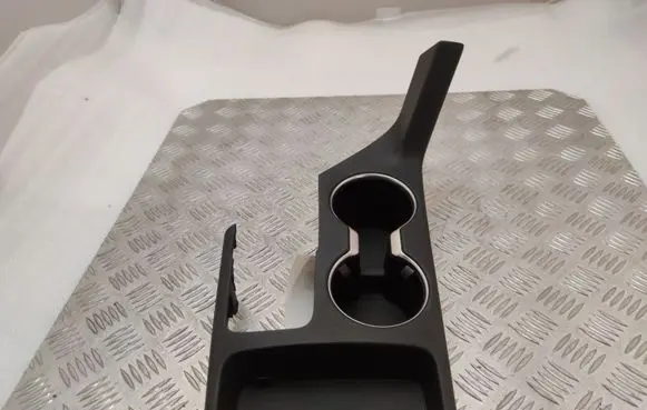 Cup holder front