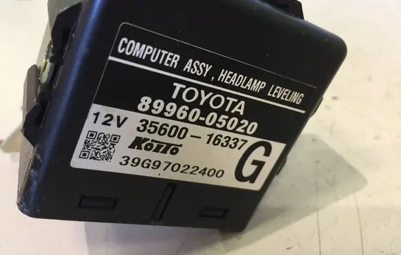 Toyota Avensis T250 Light module LCM 8996005020