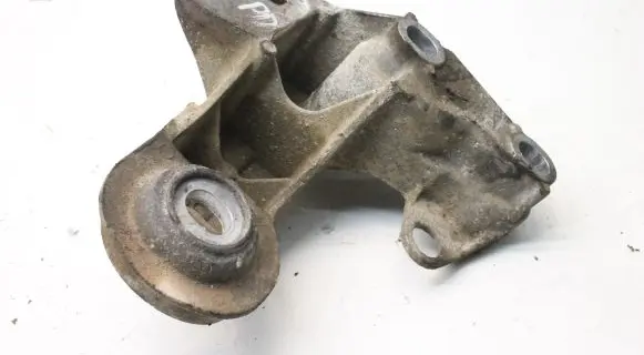 Audi A4 S4 B7 8E 8H Engine mounting bracket 8E0199352N