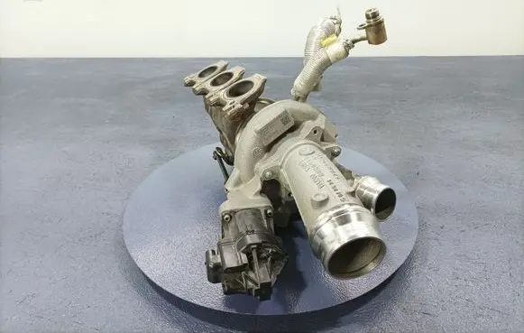 BMW M3 Turbo system vacuum part 8054873