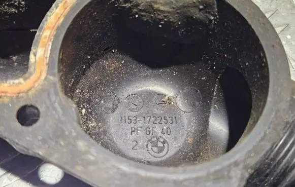Thermostat/thermostat housing