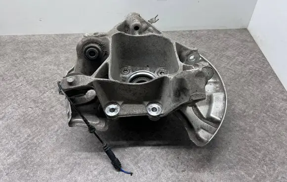 BMW X7 G07 Rear wheel hub spindle/knuckle 6876651 6895673 33306876651