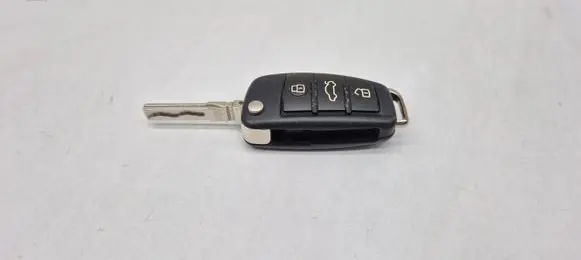 Audi Q3 8U Ignition key/card 8X0837220