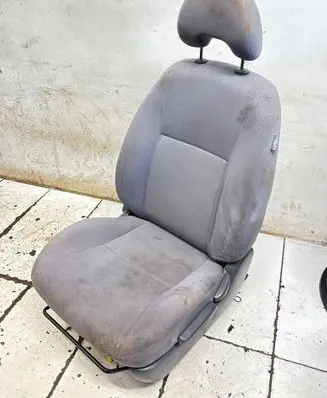 Toyota Prius (NHW20) Front driver seat