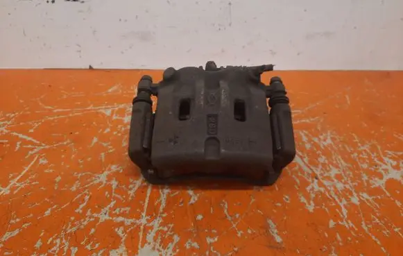 Nissan Pathfinder R50 Front brake caliper 4520