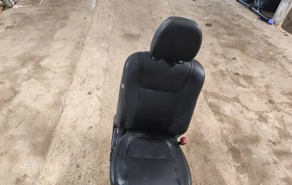 Mitsubishi Outlander Front passenger seat