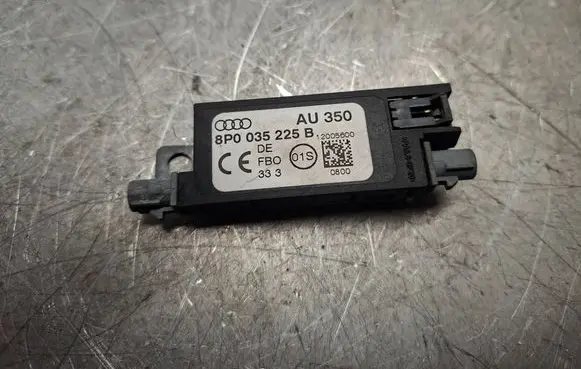 Audi A3 S3 8P Aerial antenna amplifier 8P0035225B