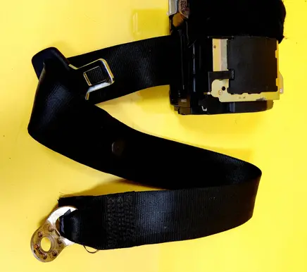 Audi A4 S4 B5 8D Rear seatbelt 560307200