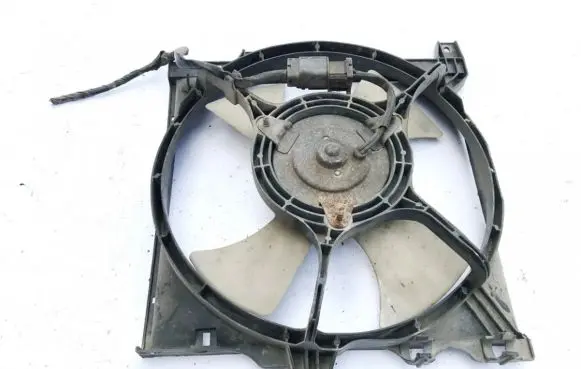 Radiator cooling fan shroud