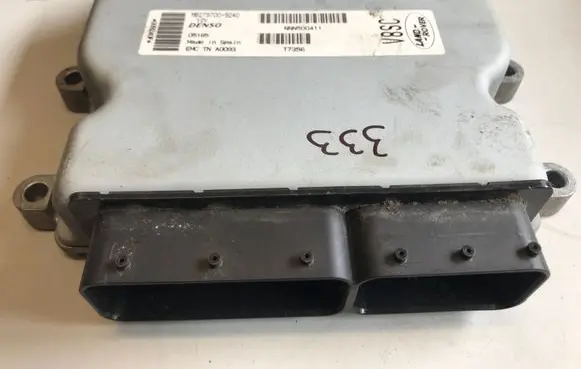 Land Rover Discovery 3 - LR3 Engine control unit/module NNN500411 MB2797009240 05185