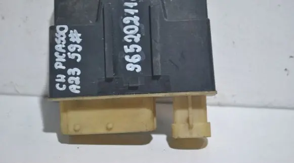Citroen C4 I Picasso Glow plug pre-heat relay 9652021180