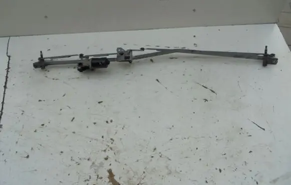 Citroen C4 I Front wiper linkage and motor