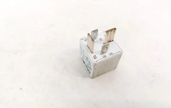 Audi A6 S6 C5 4B Other relay 8D0951253