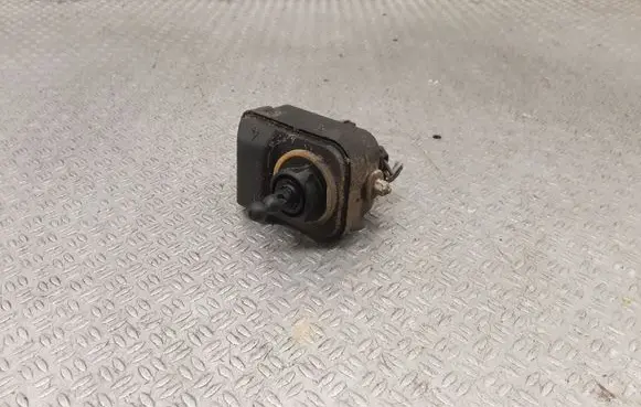 Headlight level adjustment motor