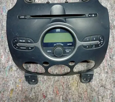 Mazda 2 Radio/CD/DVD/GPS head unit 14797629 DF7466AR0 08D1B2770475