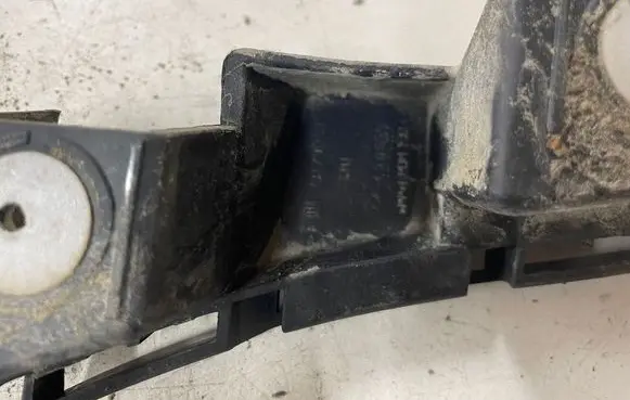 Opel Corsa D Rear bumper mounting bracket 475498858