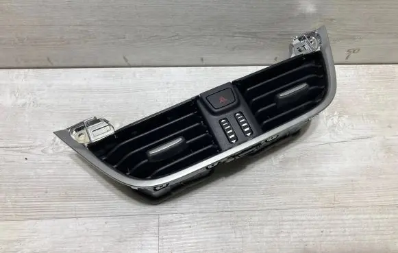 Ford Fiesta Dash center air vent grill H1BB19K611ADW 10004421S0