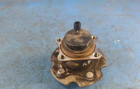Lexus HS Rear wheel bearing hub 4245042040