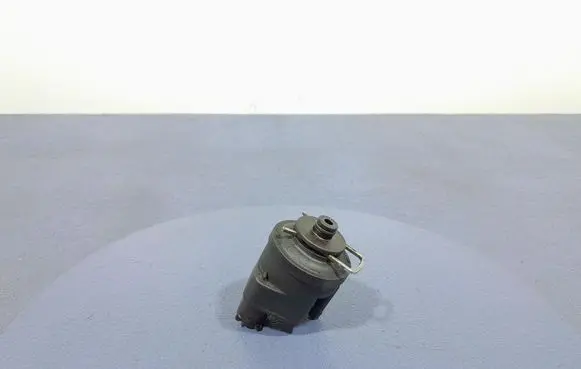 BMW 1 E82 E88 Fuel filter housing 7801209