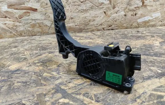 Skoda Fabia Mk2 (5J) Accelerator throttle pedal 6Q1721503F