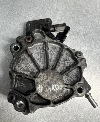 Land Rover Freelander 2 - LR2 Vacuum pump D171B