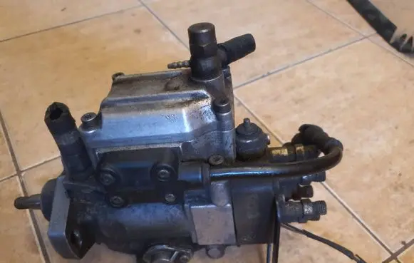 Fuel injection high pressure pump