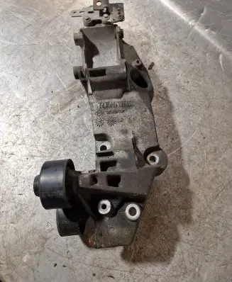 Renault Koleos I Gearbox mounting bracket 8200537320