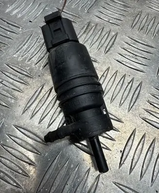 BMW X1 E84 Windscreen/windshield washer pump 7302588 3437376 6712