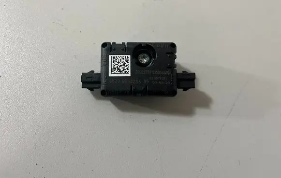 BMW X7 G07 Aerial antenna amplifier 6832256