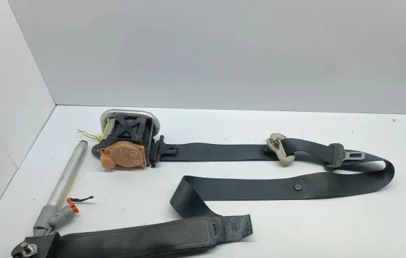 Nissan Note (E11) Front seatbelt 868859U15A 045518 501W99F1H3