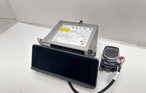 Radio/CD/DVD/GPS head unit