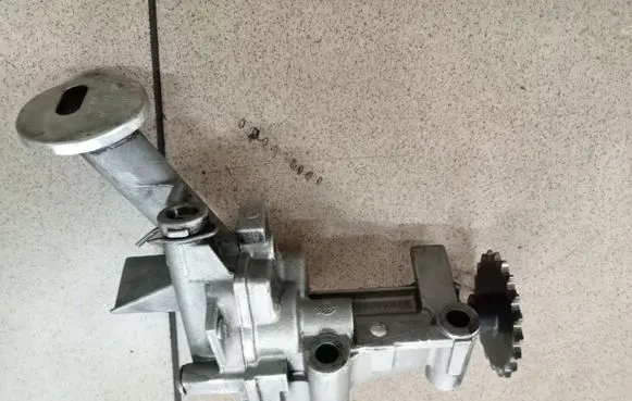 Renault Trafic II (X83) Oil pump 77006002526