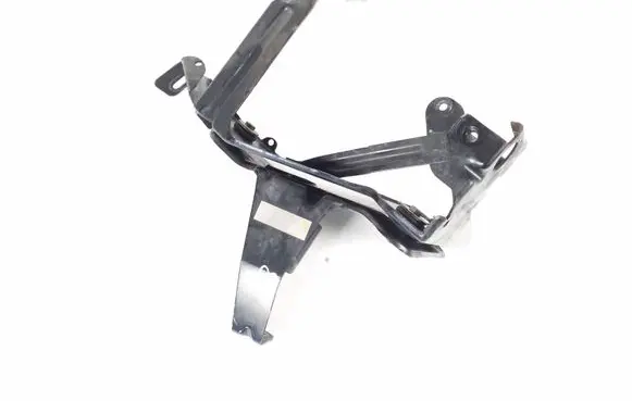 Mercedes-Benz ML W164 Power steering pump mounting bracket 