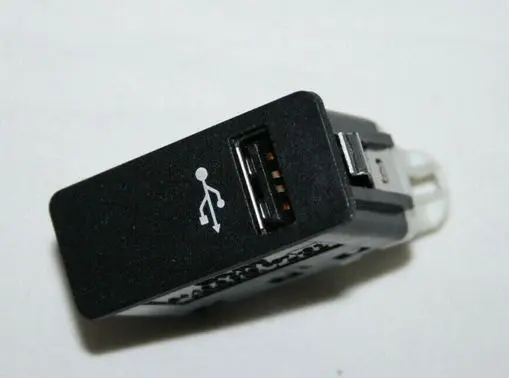 BMW 3 F30 F35 F31 USB socket connector 6820397