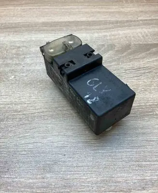 Seat Alhambra (Mk1) Coolant fan relay 357919506 95VW14B205AA