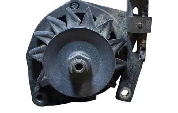 Renault Trafic I Generator/alternator YV1652