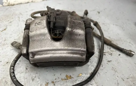 Mercedes-Benz CLA C118 X118 Front brake caliper