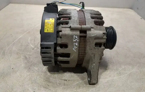 Hyundai ix35 Generator/alternator 2611067 373002A850