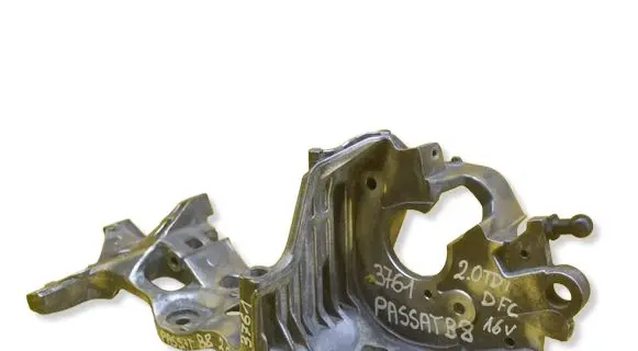 Volkswagen PASSAT B8 Generator/alternator bracket 04L903143B