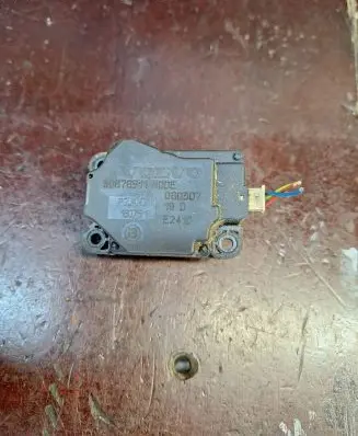 Volvo XC70 Air flap motor/actuator 30676511 060307 E2410