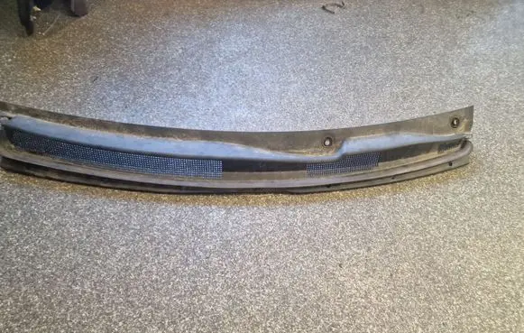 Chrysler 200 Wiper trim