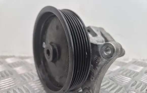Mercedes-Benz E W212 Power steering pump A0064666801